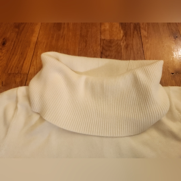 Cable & Gauge White Cowl Neck Sweater With Cheetah Print Buttons Size L EUC - Picture 3 of 16